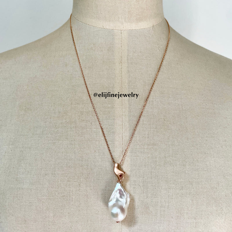 "The Finger Heart" Baroque Pearl 18K Rose Gold Necklace