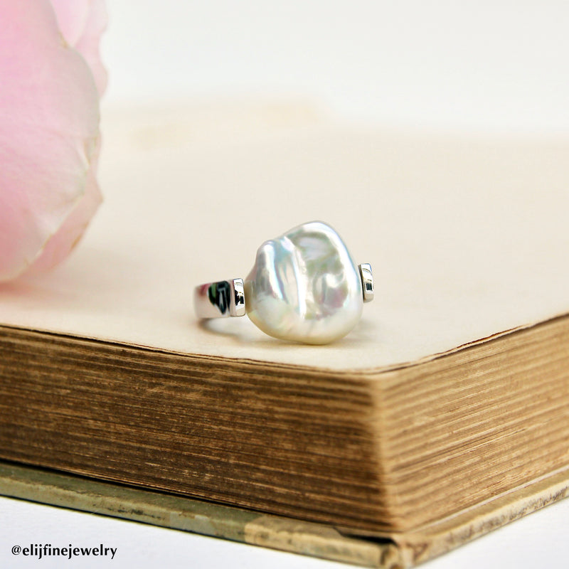 Swivel Signet Ring No.1 (The Clouds Collection: Keshi Pearl)
