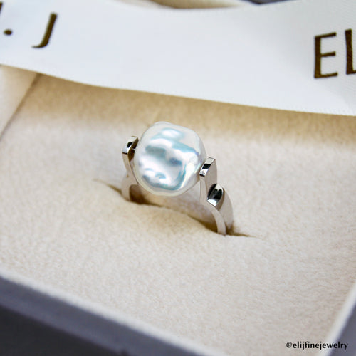 Swivel Signet Ring No.2 (The Clouds Collection: Keshi Pearl)