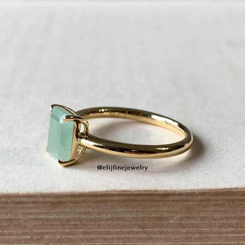 Jade Gems: Emerald Cut Green Jadeite 18K Yellow Gold Ring